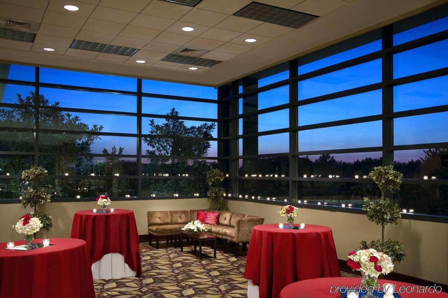 Embassy Airport Convention Hotel 3*